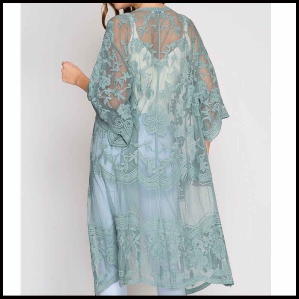 ❤️LAST❤️Lace Kimono - Picture 2 of 3